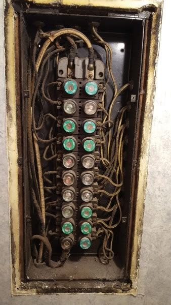 electrical circuit box with screw in fuses|old style screw in fuses.